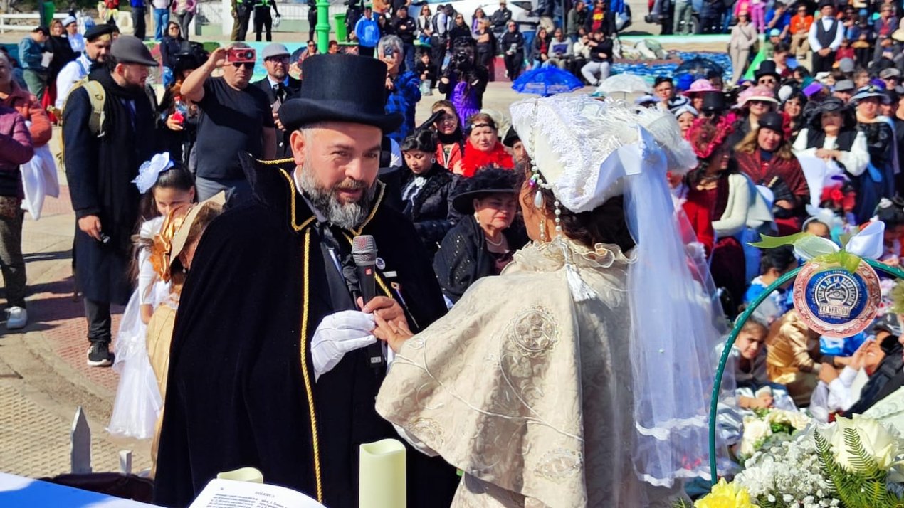 /romance-con-sabor-a-historia-matrimonio-de-epoca-deslumbro-en-la-fiesta-de