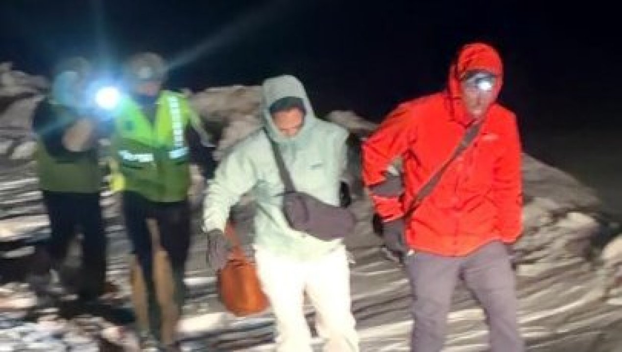 /carabineros-localizo-a-ciudadanos-argentinos-atrapados-por-la-nieve-en