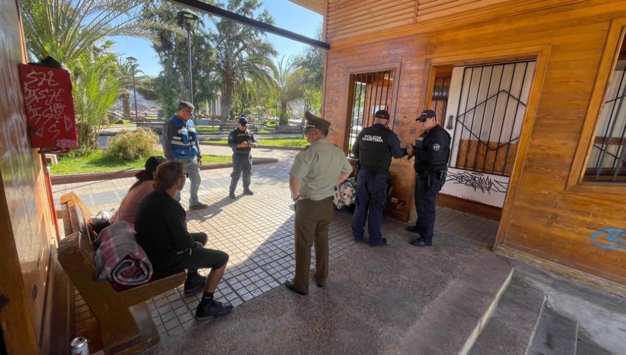 /carabineros-realiza-ronda-preventiva-en-el-borde-costero-de-taltal