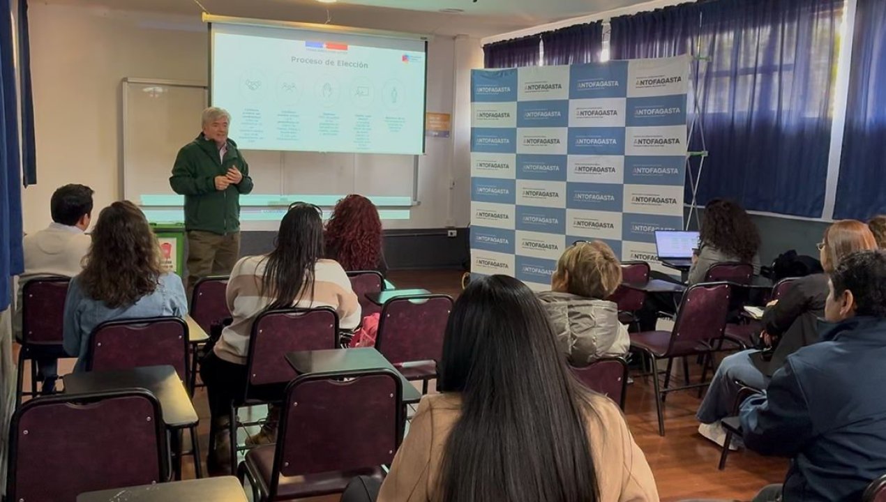/slep-antofagasta-realizo-en-taltal-jornada-informativa-sobre-elecciones-del