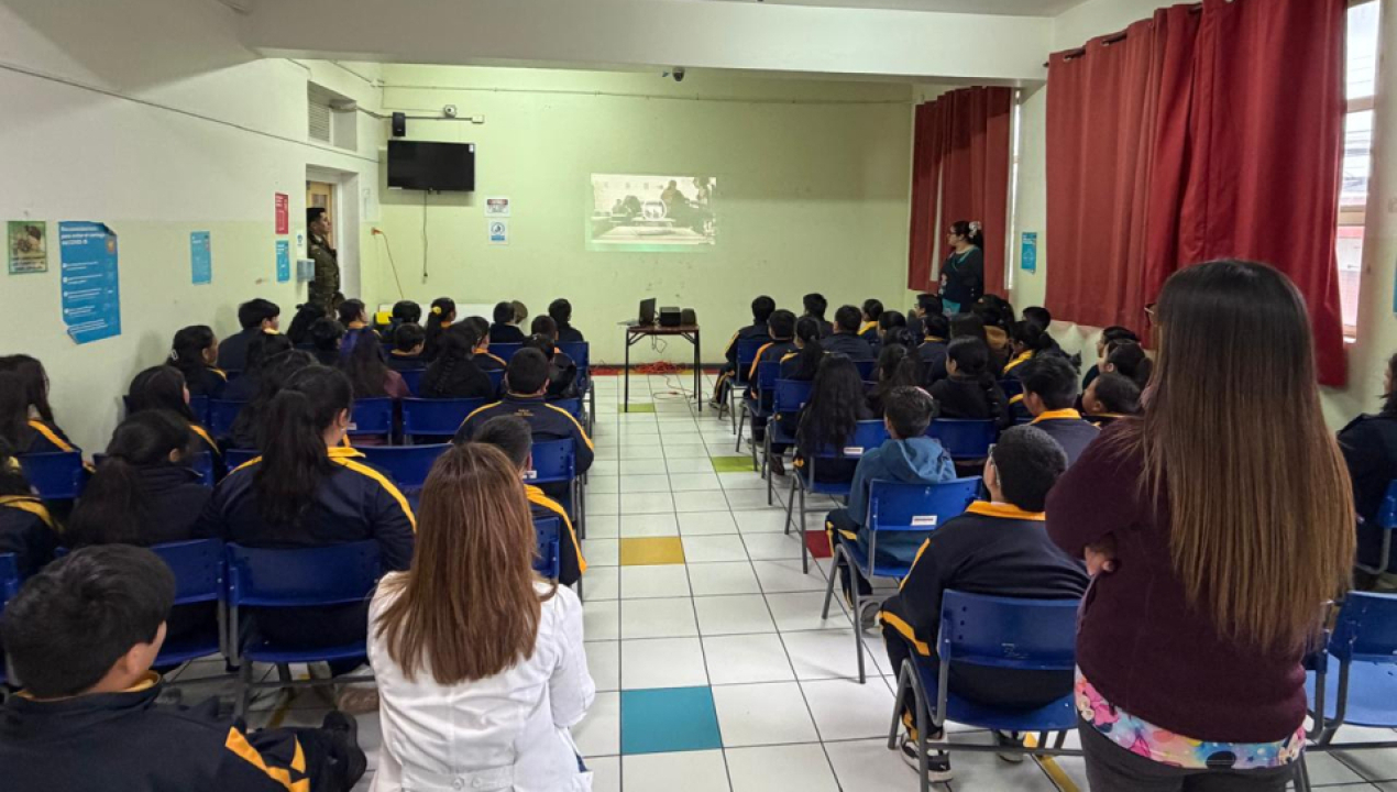 /carabineros-de-lebu-realizo-charla-preventiva-sobre-bullying-escolar-a