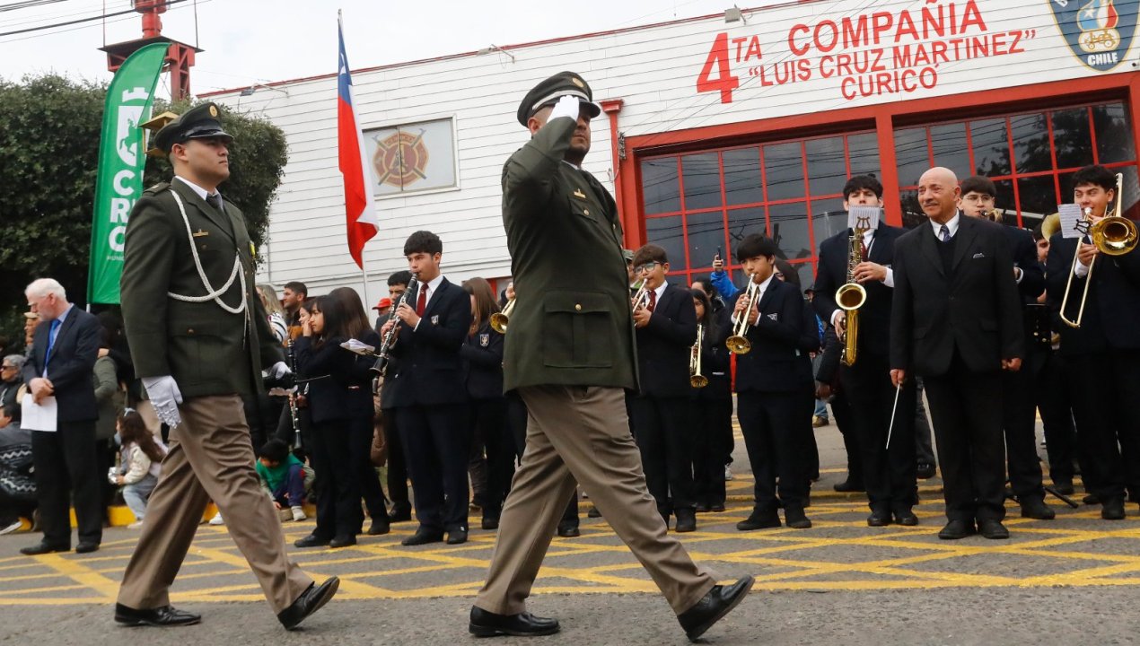 /brillante-desfile-en-honor-a-bomberos-de-aguas-negras