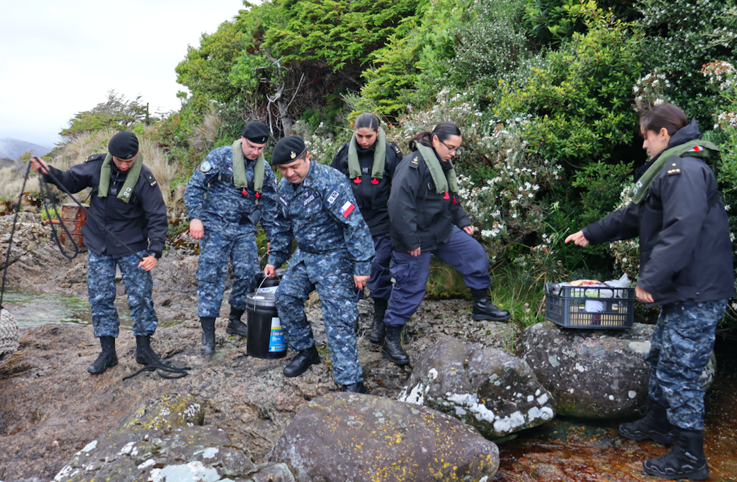 /guardiamarinas-y-marineros-visitan-alcaldia-de-mar-paso-tortuoso