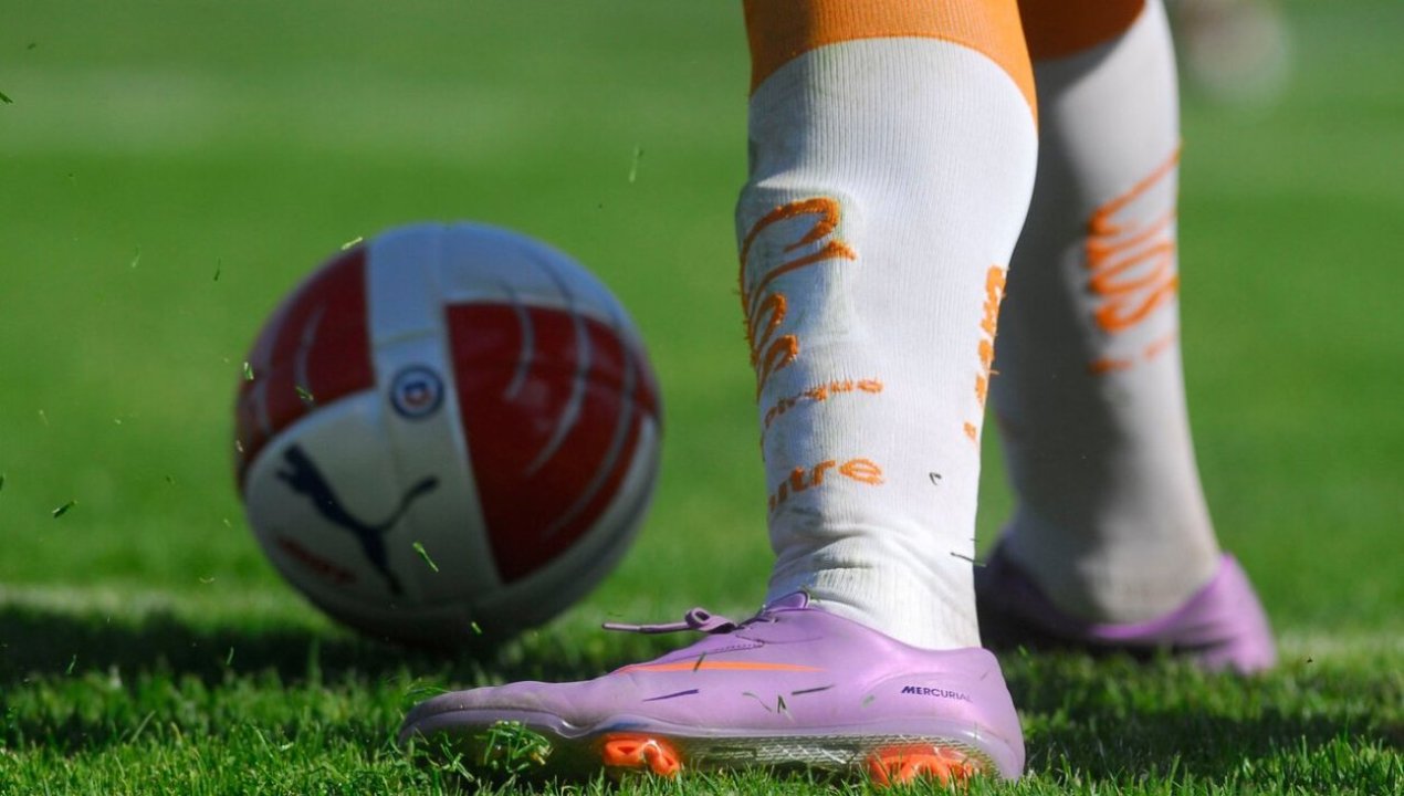 /deportes/en-medio-de-la-grave-situacion-con-independiente-jugador-chileno-recibe