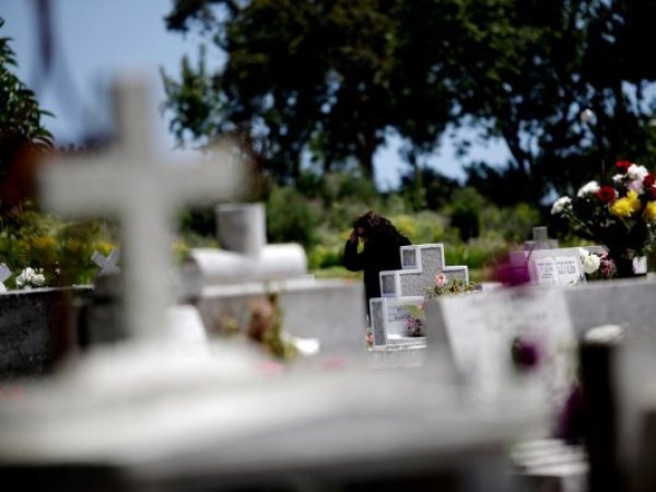 Familia de joven fallecido descubre su tumba vacía y acusa que amigos movieron el cuerpo borrachos