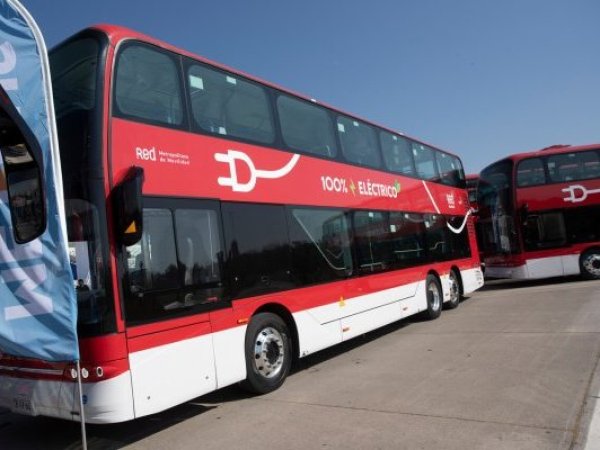 Apenas horas después de su lanzamiento, un bus eléctrico RED protagonizó un choque
