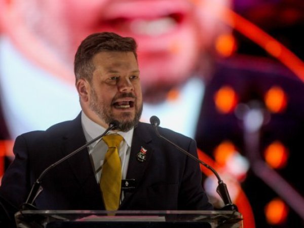 Johannes Kaiser abandona entrevista luego de tenso cruce con periodistas