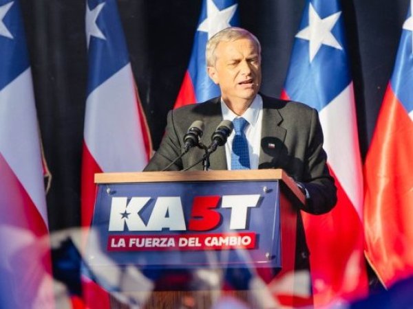 Aseguran reunión entre Kast y Milei: buscaría sumar a figura clave a su futuro gabinete