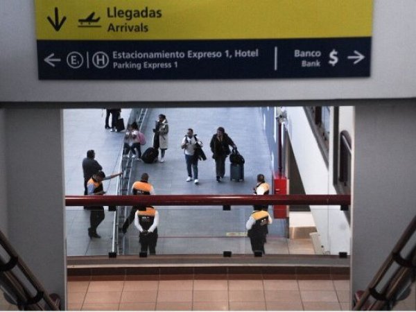 Contraloría aprueba ley que obliga a aerolíneas a entregar datos de pasajeros a policías y Fiscalía