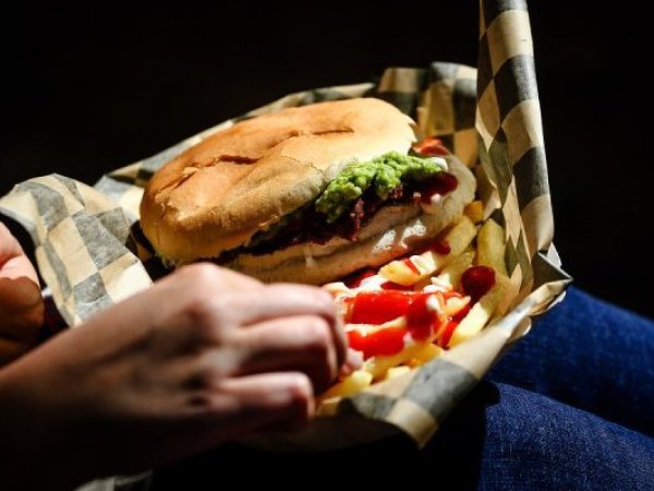 Informe revela que las ventas de comida rápida crecieron un 3% en Chile