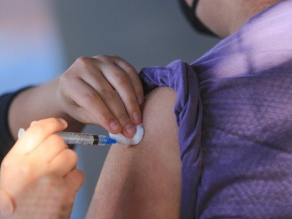 Positividad de virus respiratorios llega al 47%: Rinovirus lidera y sincicial mantiene alza sostenida