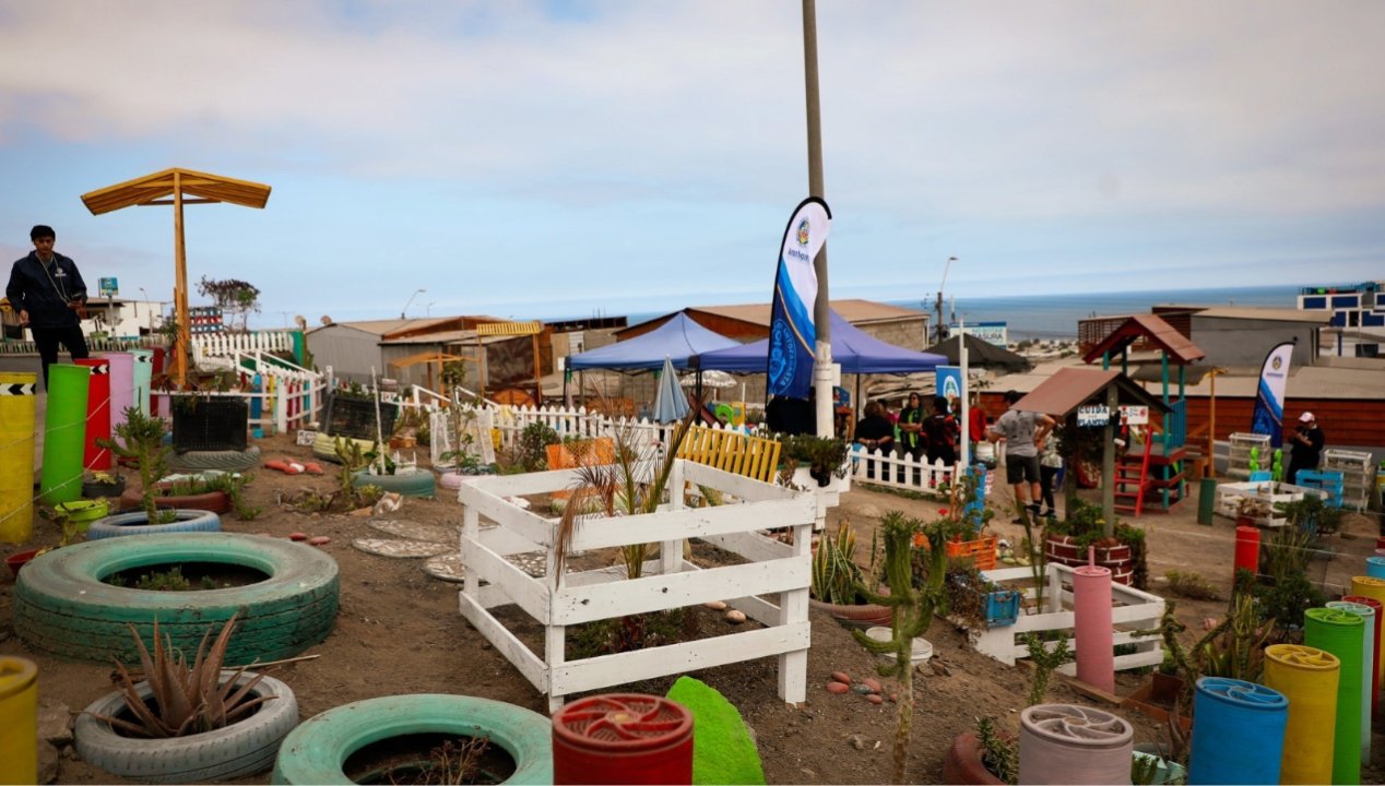 /dia-de-la-tierra-vecinos-municipio-y-conaf-transforman-micro-basural-en